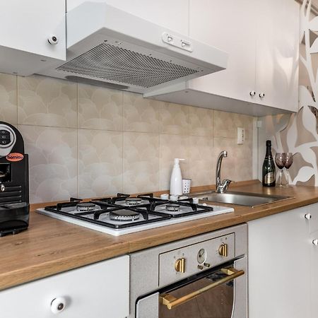 Dreamgarden Airport Apartment & Secure Parking & Airport Shuttle Iasi Buitenkant foto