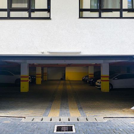 Dreamgarden Airport Apartment & Secure Parking & Airport Shuttle Iasi Buitenkant foto