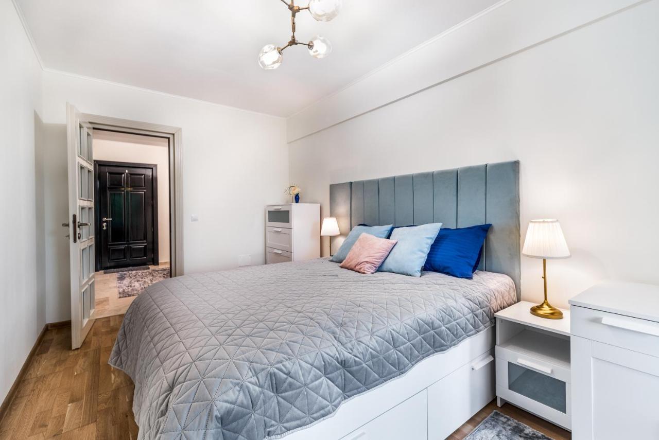 Dreamgarden Airport Apartment & Secure Parking & Airport Shuttle Iasi Buitenkant foto