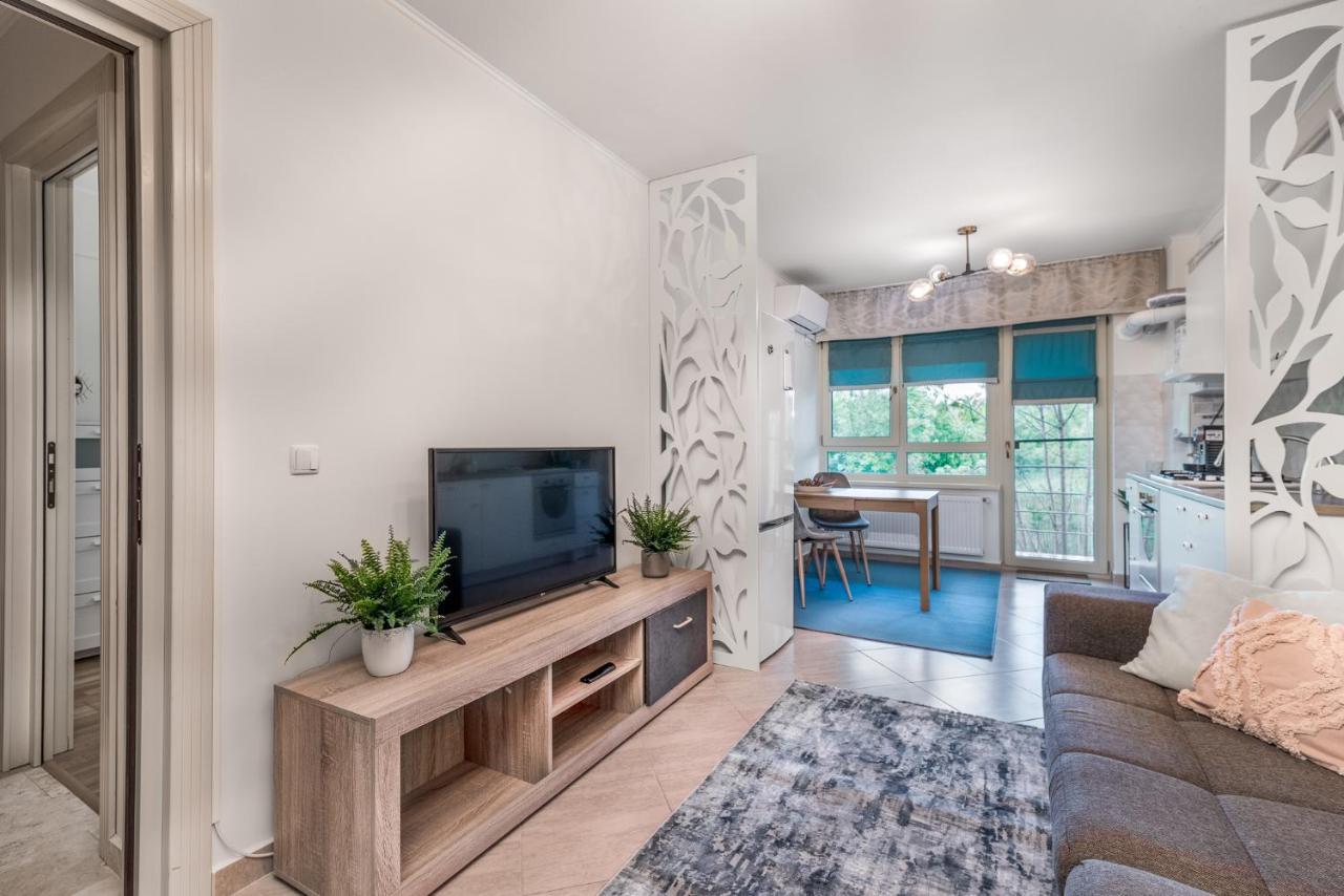 Dreamgarden Airport Apartment & Secure Parking & Airport Shuttle Iasi Buitenkant foto