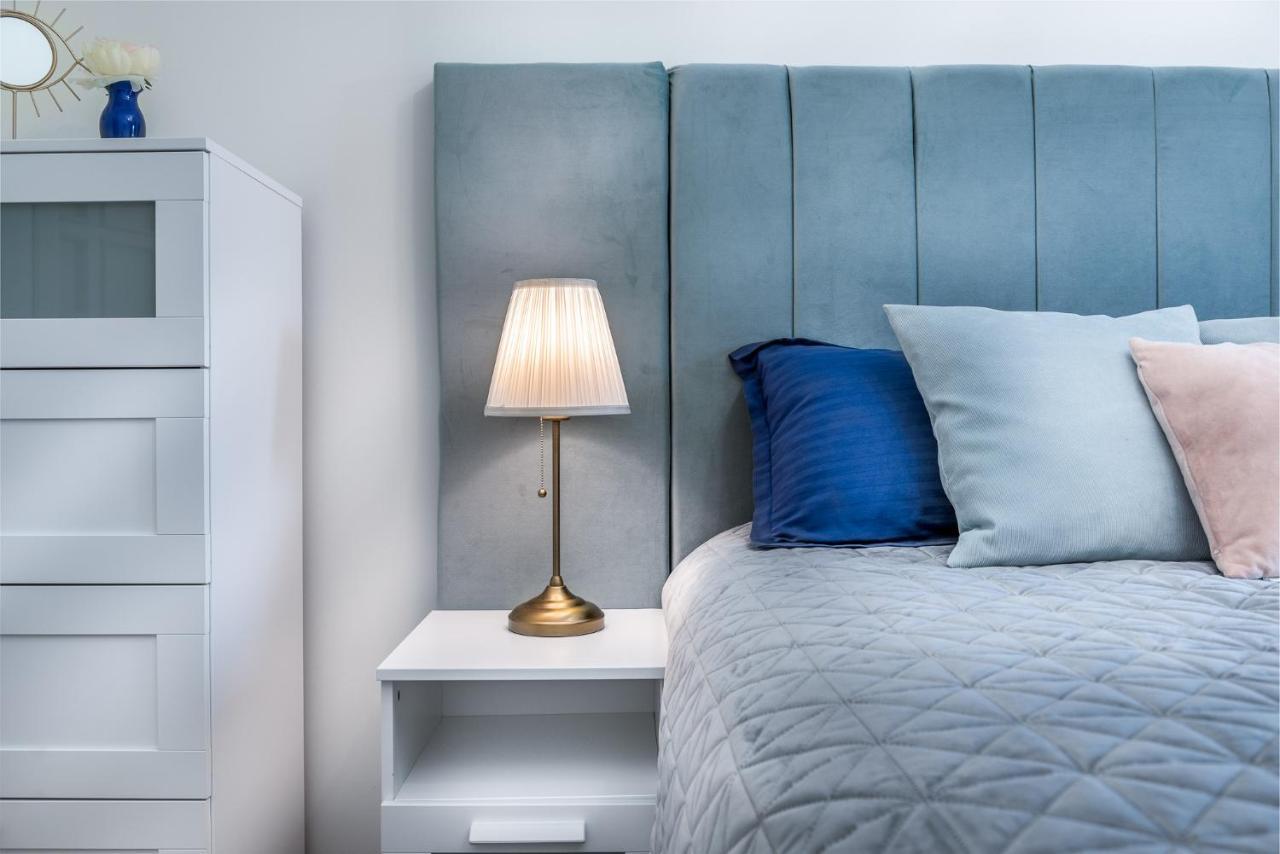 Dreamgarden Airport Apartment & Secure Parking & Airport Shuttle Iasi Buitenkant foto